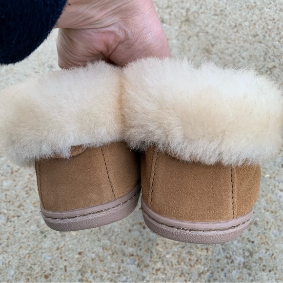Minnetonka Tan Sheep Shearling Fur Lined Women's Slippers Shoes 8 - Picture 4 of 8